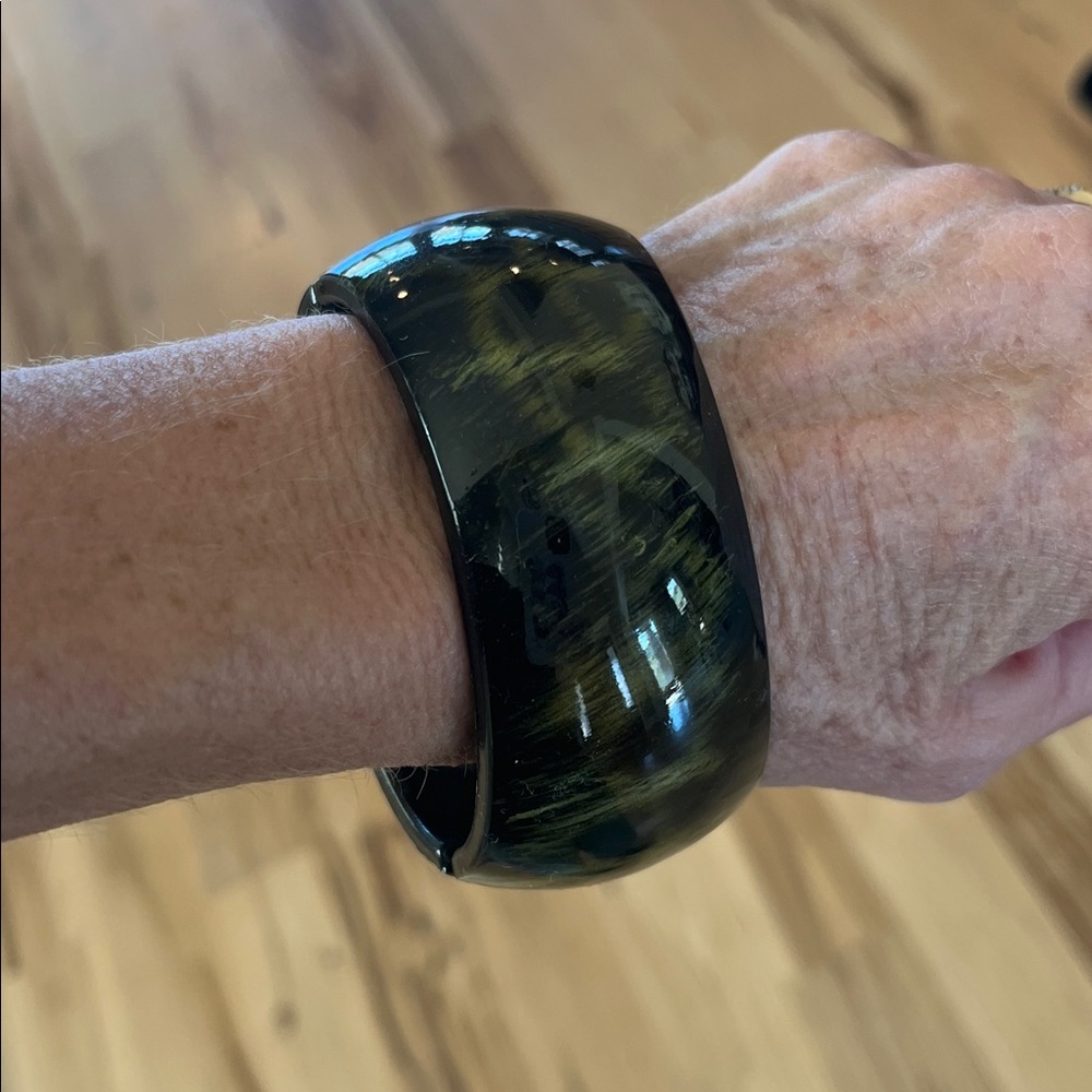 Green Chunky Bangle Bracelet - Picture 1 of 9
